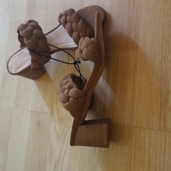 Oasis Society small brown heel - Picture 2 of 2